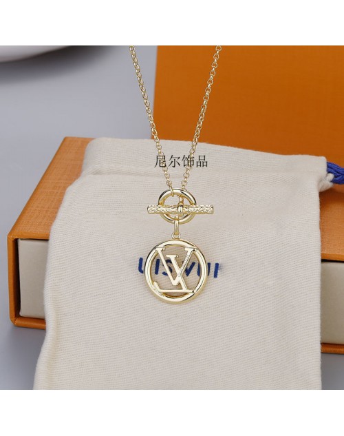 LV Letter necklace fashion trend simple and versatile letter logo