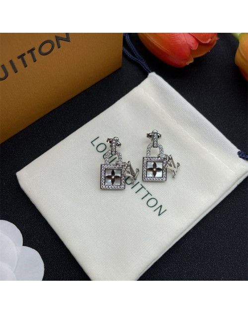 Louis Vuitton Earrings Glitter Monogram Women's Fashion to Prevent Allergies