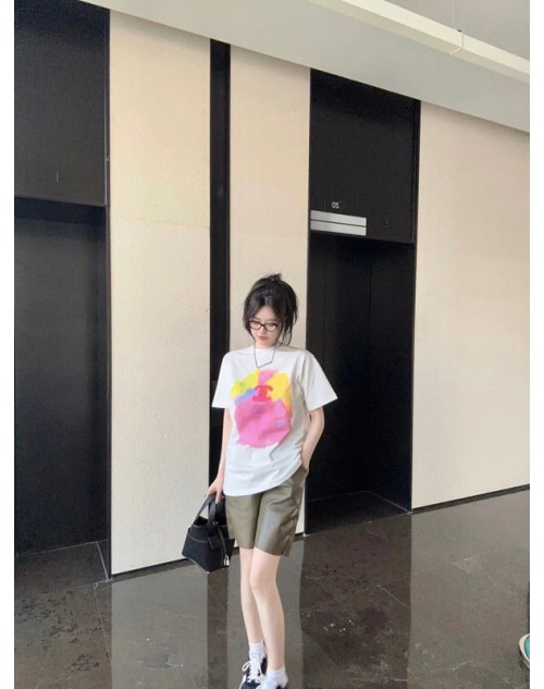 Chanel T-shirt Product Code：D-OYA-CHA-80013When confirming stock and placing an order on whatsapp, please tell us the Product Code