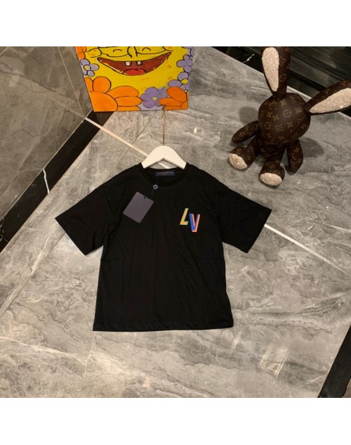 Lv T-shirt Product Code：D-OYA-LV-80063When confirming stock and placing an order on whatsapp, please tell us the Product Code