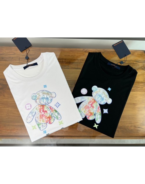 Lv T-shirt Product Code：D-OYA-LV-80067When confirming stock and placing an order on whatsapp, please tell us the Product Code