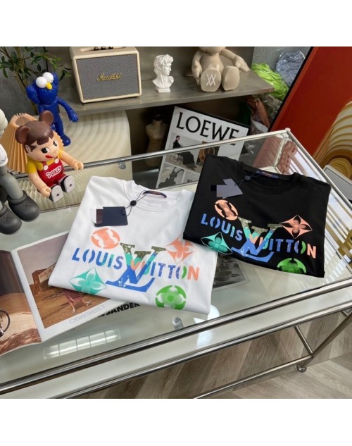 Lv T-shirt Product Code：D-OYA-LV-80068When confirming stock and placing an order on whatsapp, please tell us the Product Code