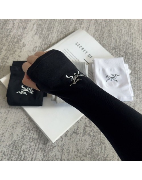 ARC'TERYX Socks Product Code：X-LI-ARC-59265When confirming stock and placing an order on whatsapp, please tell us the Product Code