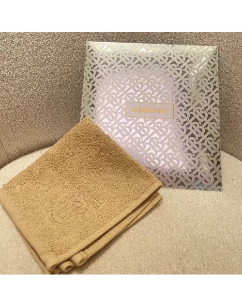 Burberry Towel Product Code：X-LI-BUR-59260When confirming stock and placing an order on whatsapp, please tell us the Product Code