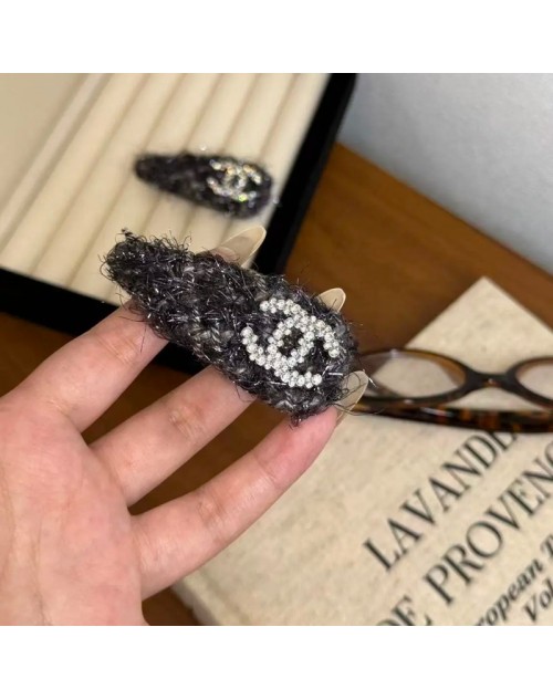 Chanel Hair accessories Product Code：X-LI-CHA-59072When confirming stock and placing an order on whatsapp, please tell us the Product Code