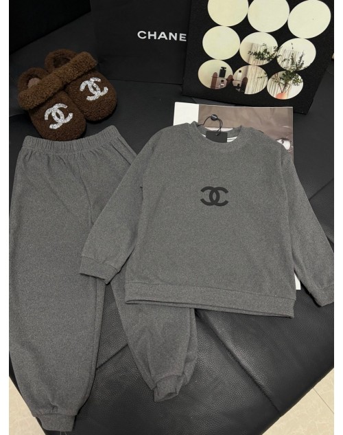 Chanel Children´s clothing Product Code：X-LI-CHA-59215When confirming stock and placing an order on whatsapp, please tell us the Product Code