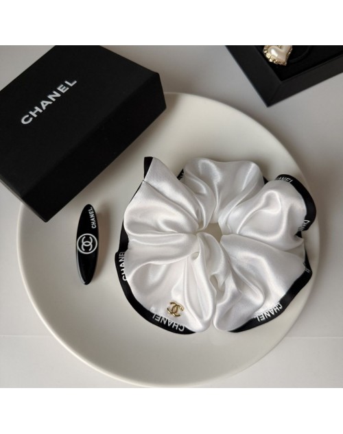 Chanel Hair accessories Product Code：X-LI-CHA-59650When confirming stock and placing an order on whatsapp, please tell us the Product Code