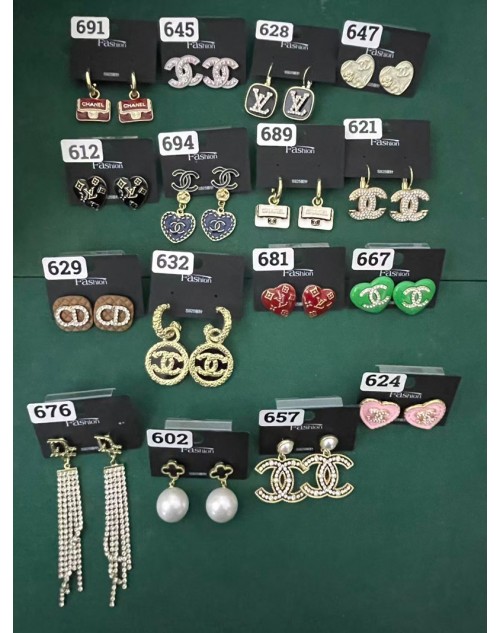 Lv Earring Product Code：X-LI-DIO-CHA-59394-3When confirming stock and placing an order on whatsapp, please tell us the Product Code