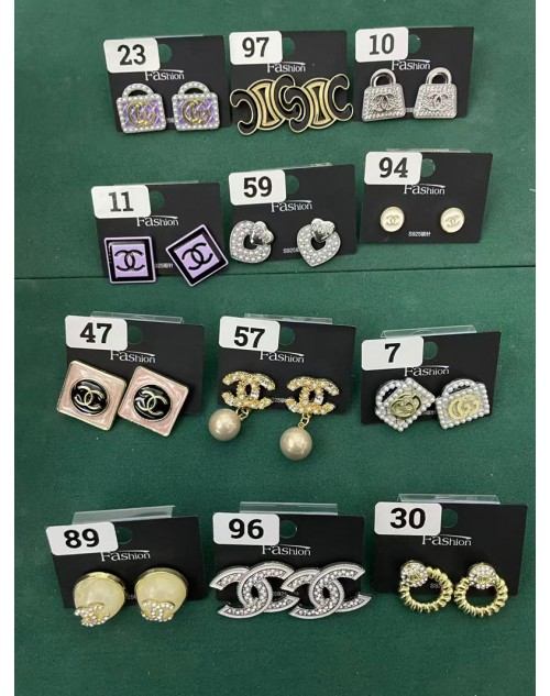 Chanel Earring Product Code：X-LI-DIO-CHA-59394-6When confirming stock and placing an order on whatsapp, please tell us the Product Code