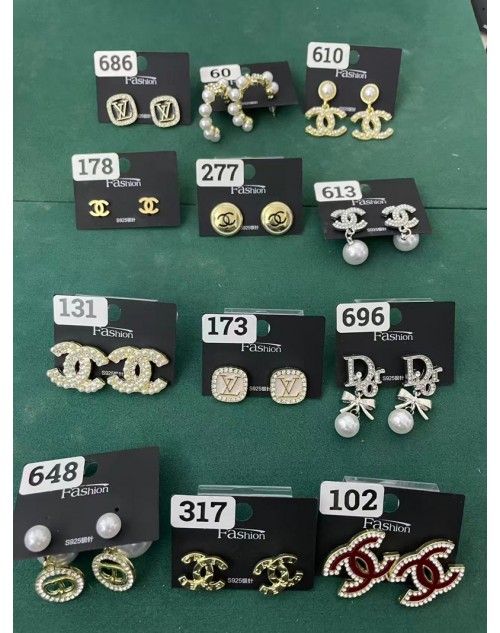 Chanel Earring Product Code：X-LI-DIO-CHA-59394-7When confirming stock and placing an order on whatsapp, please tell us the Product Code