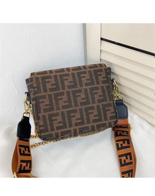 Fendi chain underarm bag hand one shoulder messenger bag