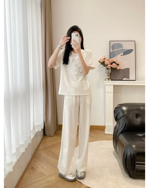 LOEWE T-shirt Product Code：X-LI-LOE-59232When confirming stock and placing an order on whatsapp, please tell us the Product Code