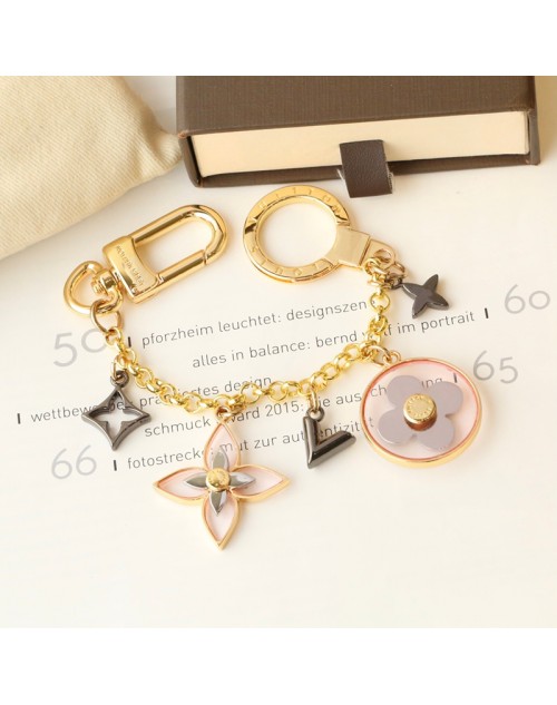 Lv Key Chain Product Code：X-LI-LV-59057When confirming stock and placing an order on whatsapp, please tell us the Product Code