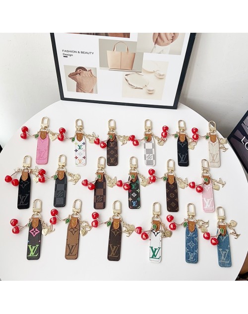 Lv Key Chain Product Code：X-LI-LV-59420When confirming stock and placing an order on whatsapp, please tell us the Product Code