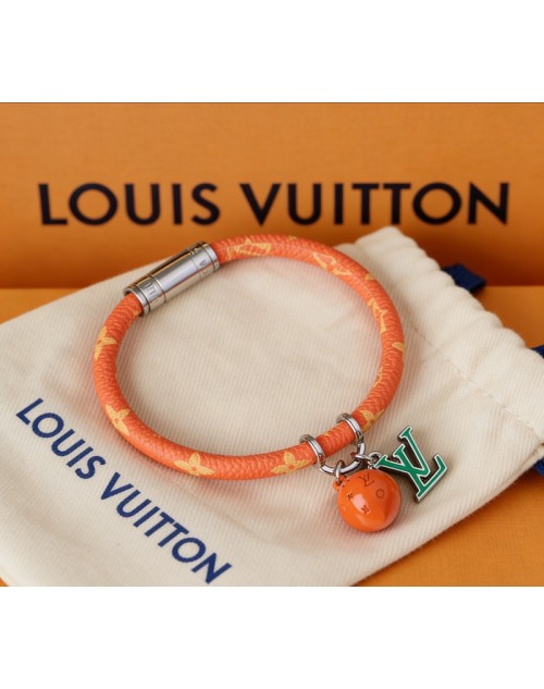Lv Bracelet Product Code：X-LI-LV-59615When confirming stock and placing an order on whatsapp, please tell us the Product Code