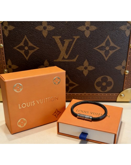 Lv Bracelet Product Code：X-LI-LV-59625When confirming stock and placing an order on whatsapp, please tell us the Product Code