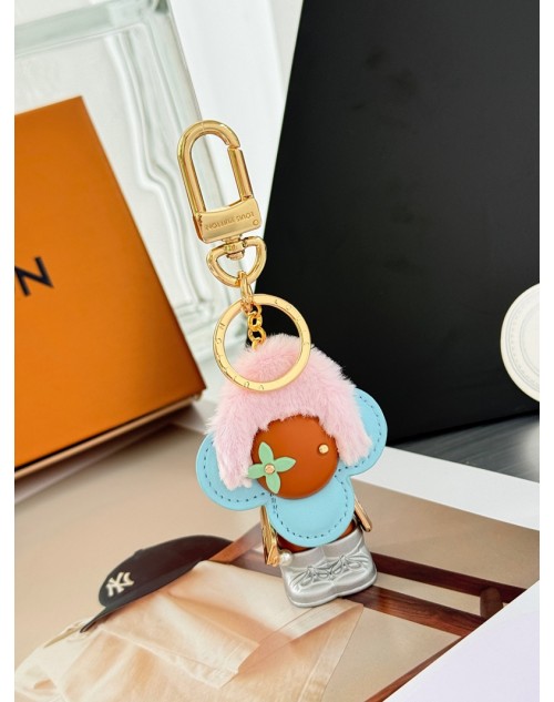 Lv Key Chain Product Code：X-LI-LV-59628When confirming stock and placing an order on whatsapp, please tell us the Product Code