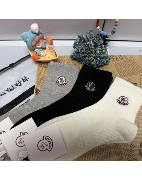 Moncler Socks Product Code：X-LI-MON-58868When confirming stock and placing an order on whatsapp, please tell us the Product Code