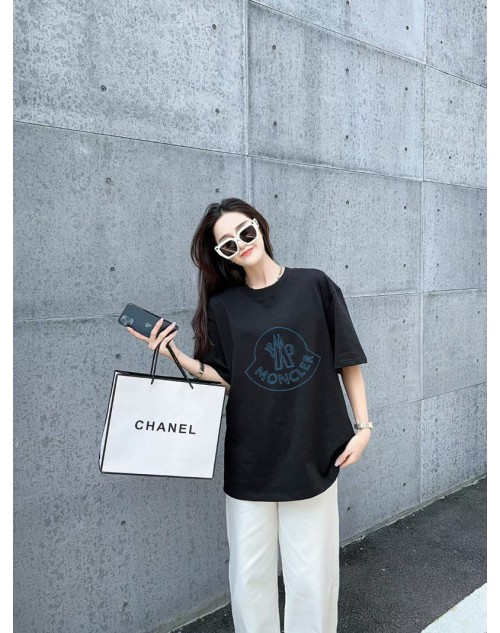 Moncler T-shirt Product Code：X-LI-MON-59591When confirming stock and placing an order on whatsapp, please tell us the Product Code