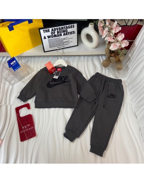 Nike Children´s clothing Product Code：X-LI-NIK-59144When confirming stock and placing an order on whatsapp, please tell us the Product Code