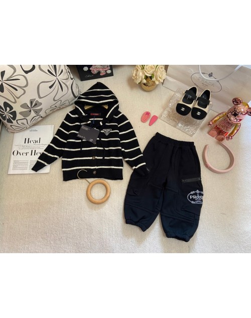 Prada Children´s clothing Product Code：X-LI-PRA-58942When confirming stock and placing an order on whatsapp, please tell us the Product Code