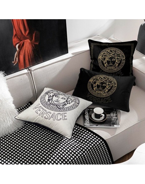Versace Bedding Product Code：X-LI-VER-59171When confirming stock and placing an order on whatsapp, please tell us the Product Code